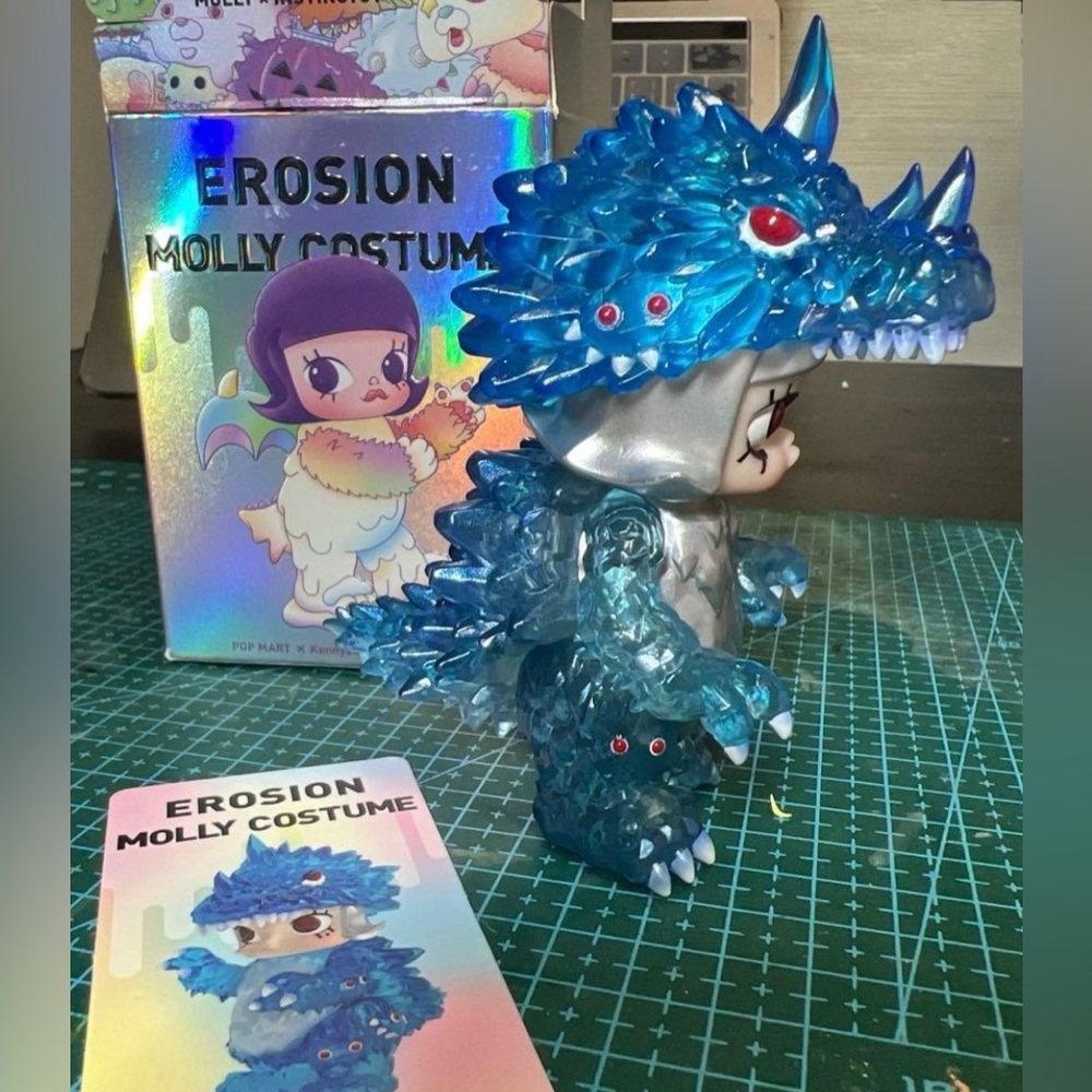 Pop Mart x Instinctoy x Kennyswork Erosion Costume Series Ice Vincent Molly